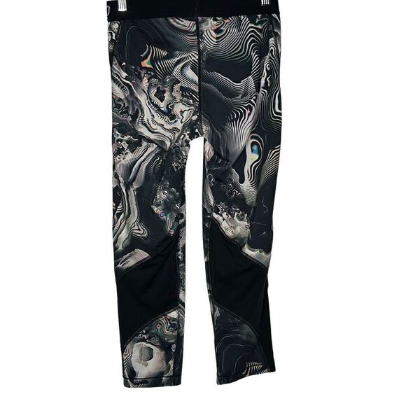 Nike Pro Dri-Fit Capri Leggings Black & White Coral
Print Medium - Picture 5 of 6